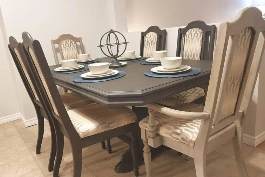 Sarnia Central Six - BIG 6 BR 2 BA - patio and BBQ