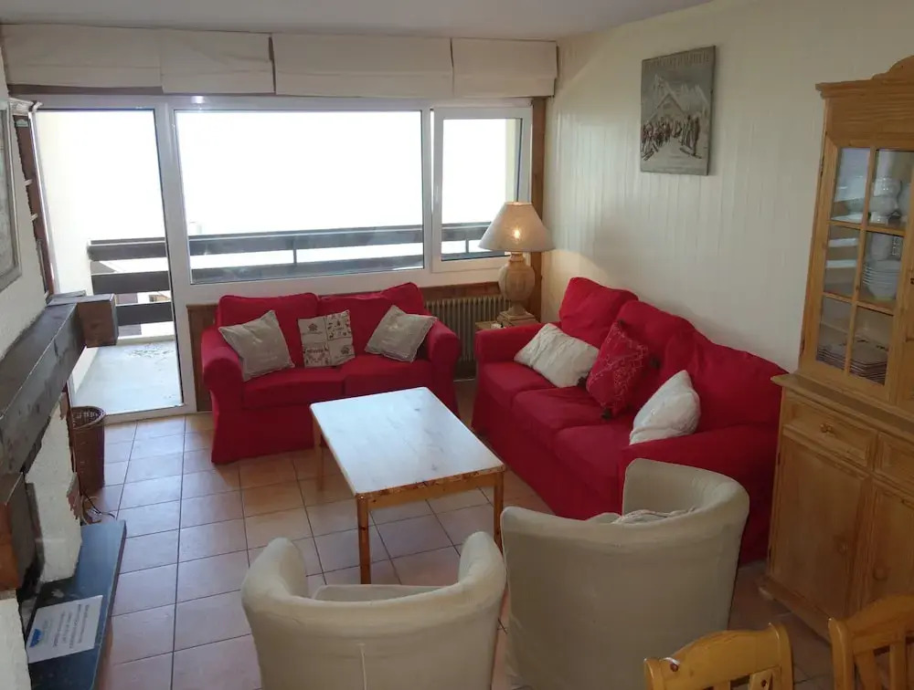 Spacious Apartment With Garden Furniture