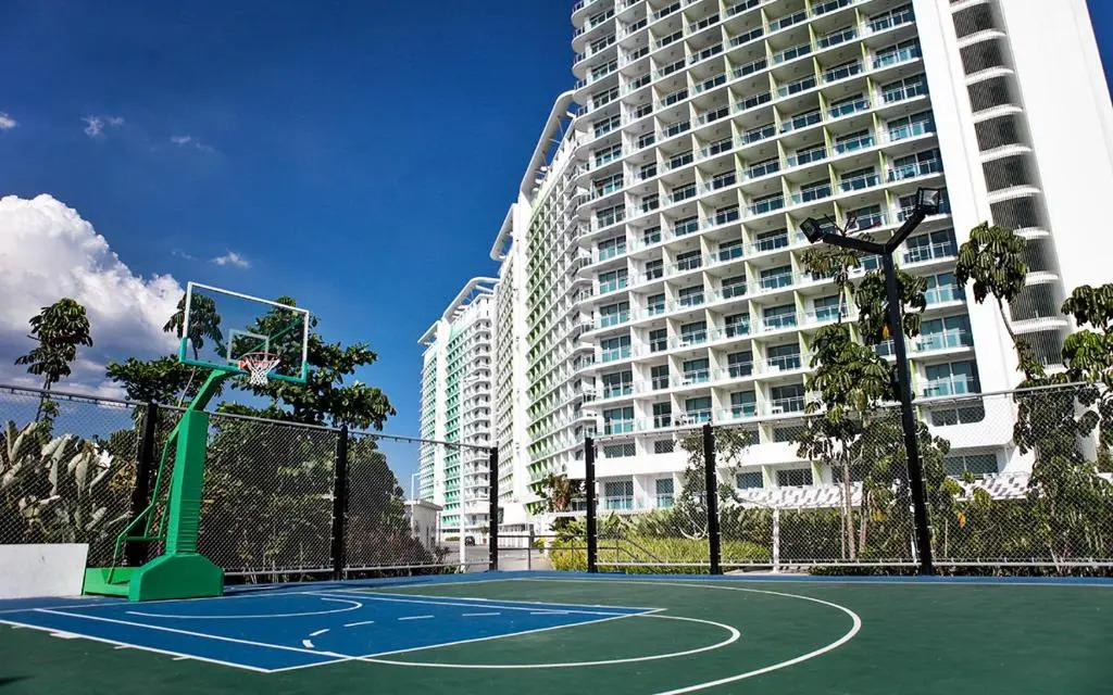 Azure C7 Balcony, Wifi, Near Mall Airport