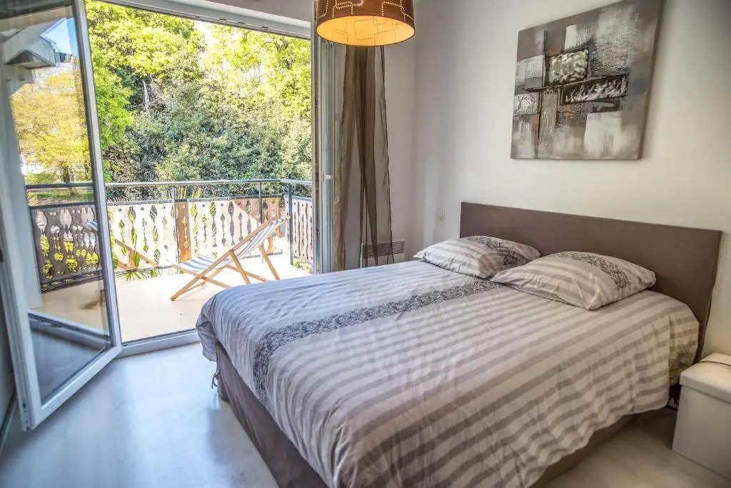 Appartement 90 m2 avec parking terrasse balcons, proche du port et plages