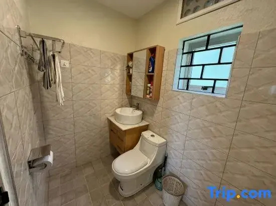 Luxury Lakeview flat 8 mins from Speke Resort