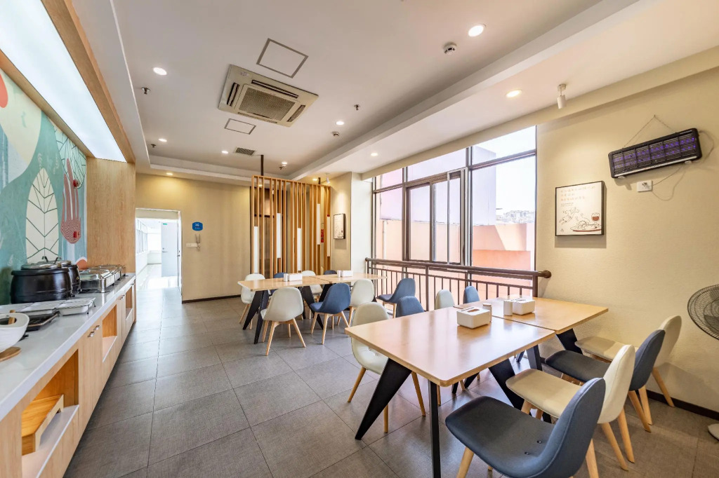 Hanting Hotel Zhangzhou Longjiang Building