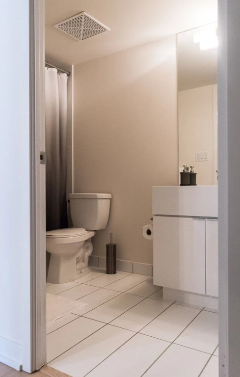 N2N Suites - Downtown Lake & City View offered by Short Term Stays