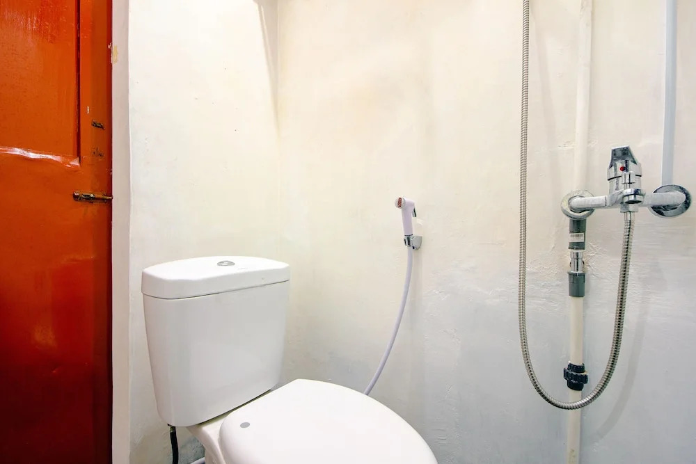 House 24 by OYO Rooms