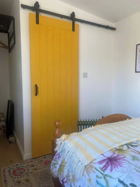 R and B Cosy Cabin