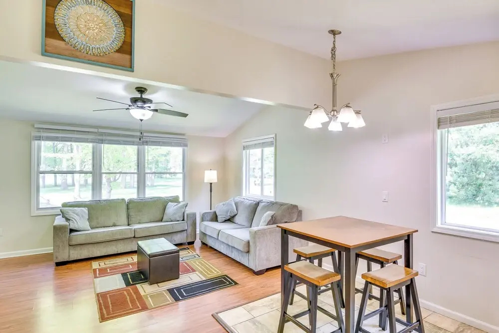 2 Mi to Warren Dunes: Sawyer Apartment w/ Deck!