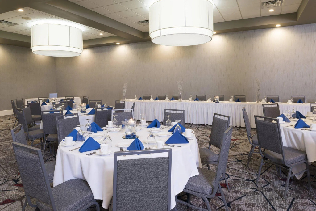Sonesta Hotel Grand Rapids Airport