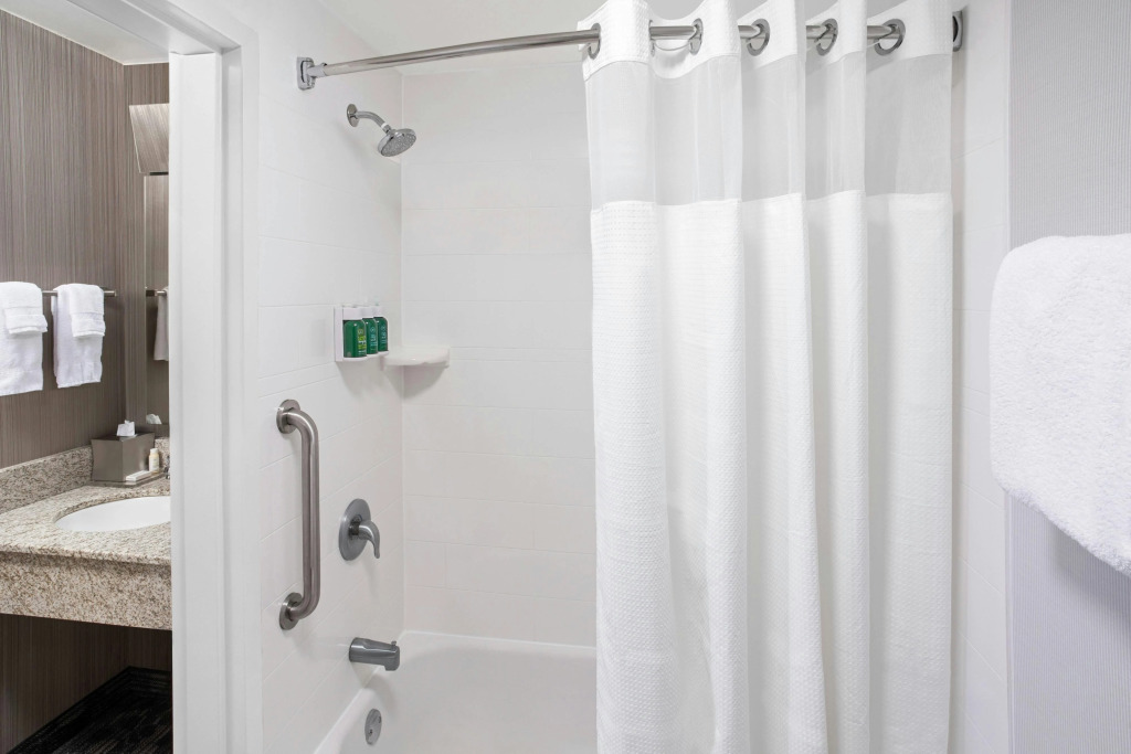 Courtyard By Marriott Jersey City Newport