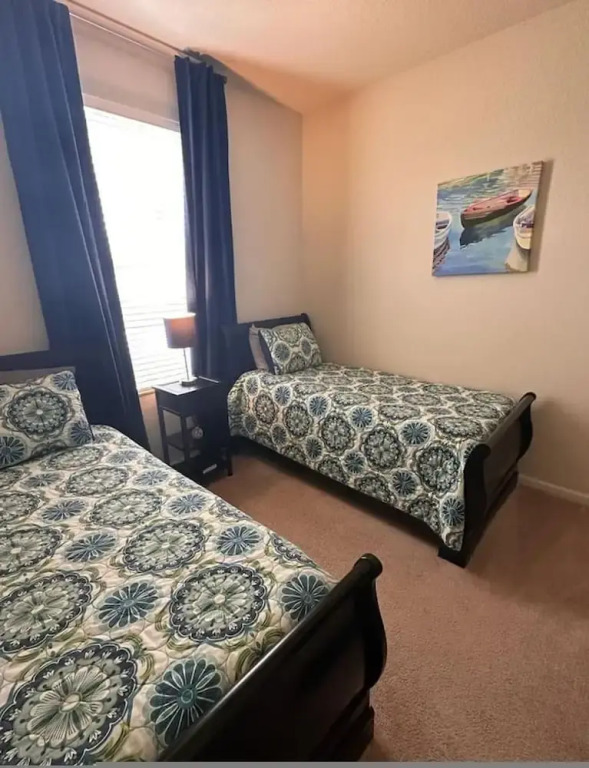 4986 Trafalgar Village 4 bed 3 Bath Pool spa