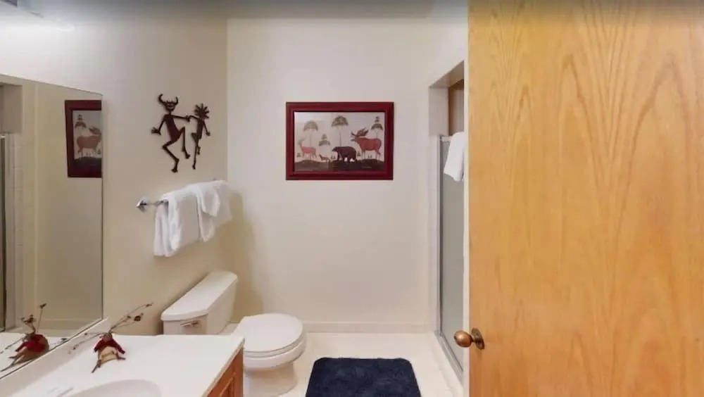 Comfortable and Cozy 2 Bedroom Condo Near Chair Lift 20 in Cascade Village - Shuttle to Vail Village