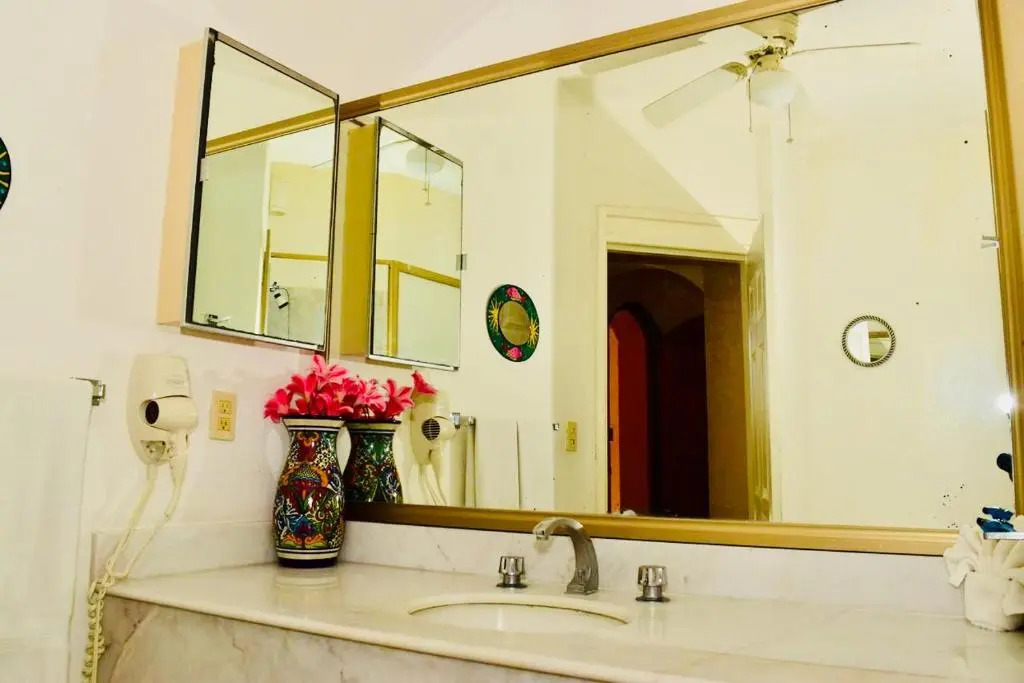 VILLA PARA 8p 6A 2M dentro del HOTEL a un costado del Krystal IXTAPA cuenta con playa y WIFI