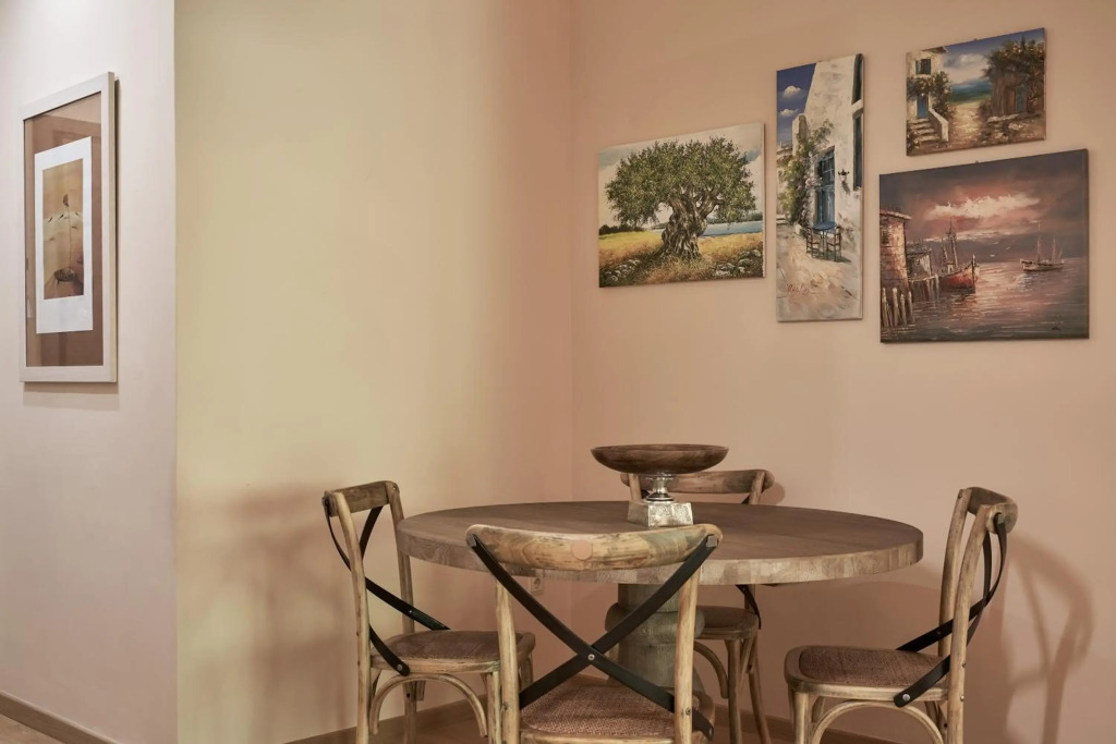Spirou Merkouri Handcrafted 2BD Home