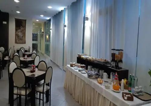 Hotel Saturday