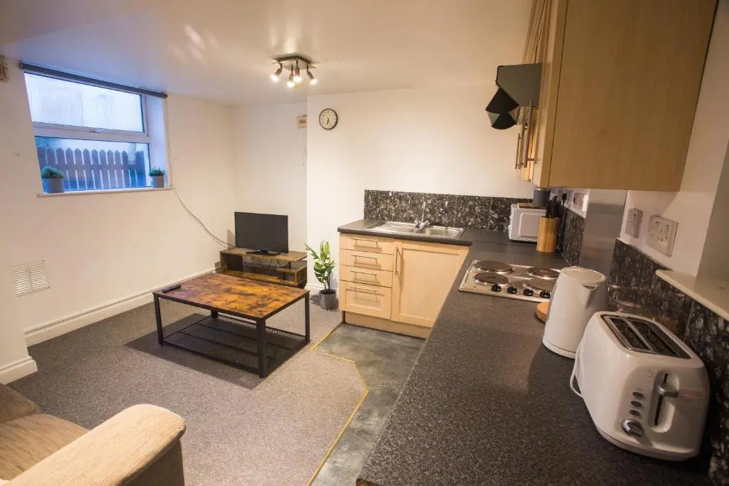 Flat 1, 4 Warden Rd