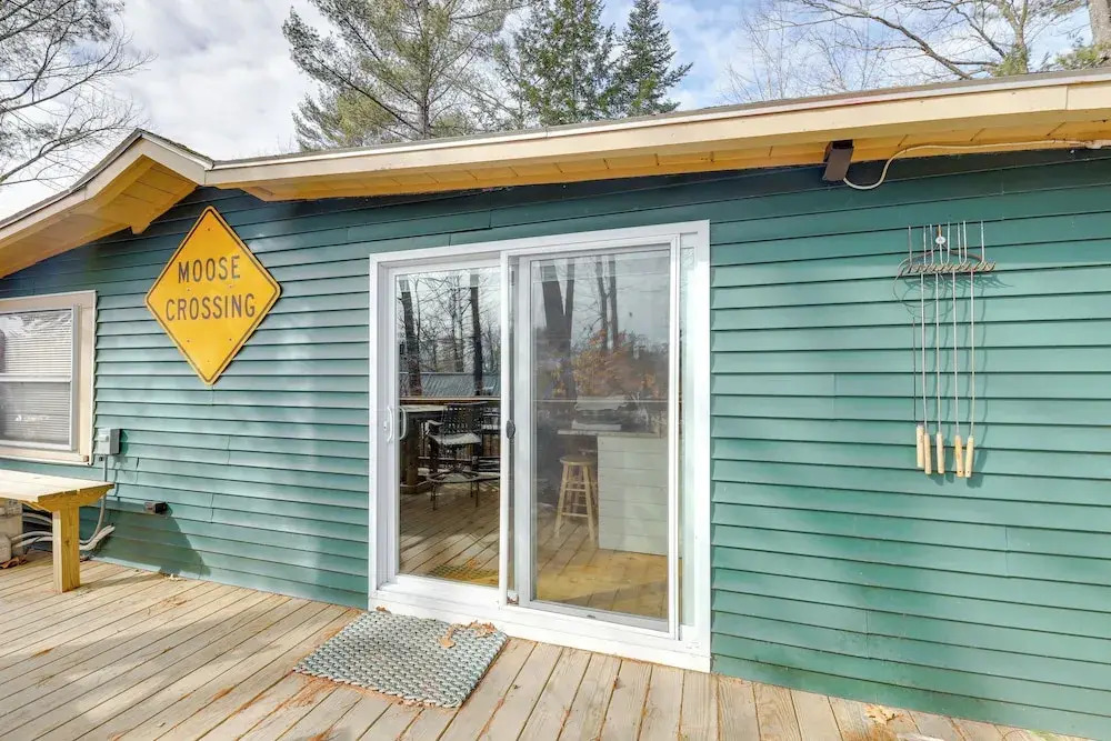 Lovely Maine Cabin w/ Deck, Gas Grill & Fire Pit!