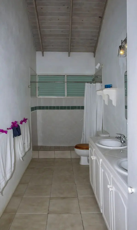 Zephyr Hill - 4 bedroom Villa with awe inspiring views 4 Villa by RedAwning