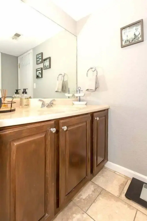 3 Bedroom Osage Beach Condo w/ Pool & Main Channel Views