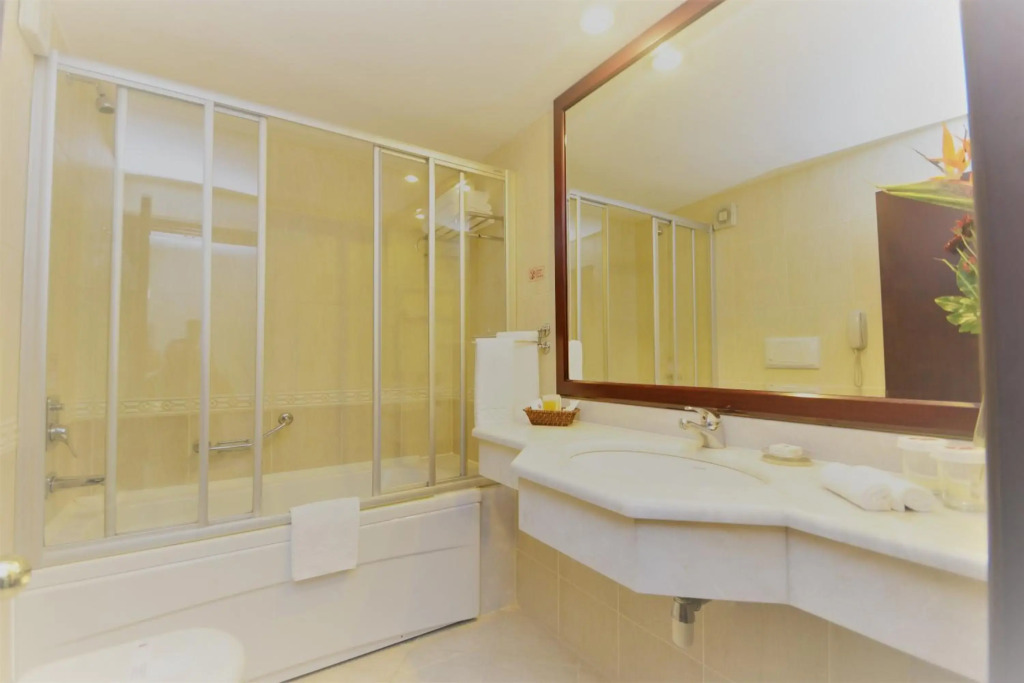 Karaca Hotel