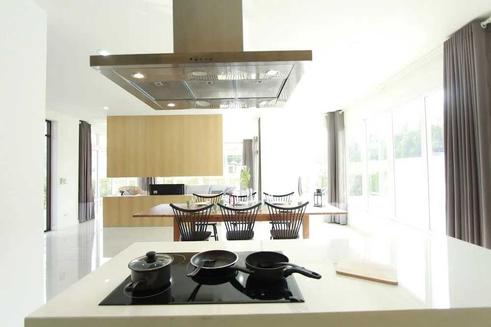 AnB Pool Villa 4BR Beachfront in Pattaya