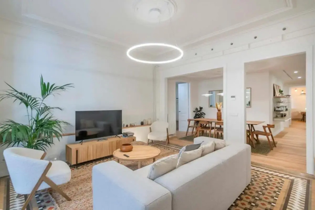 Amazing 5 bedrooms 5 bathrooms by Plaza Catalunya