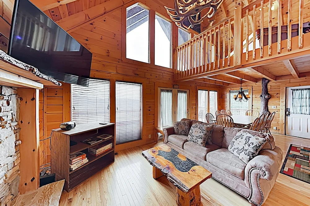 New Listing! Dollywood W/ Private Hot Tub 4 Bedroom Cabin