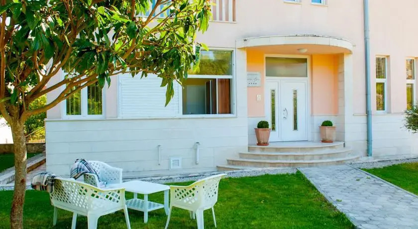 Apartments Villa Pjer - Pool & Private Parking near Beach Žnjan