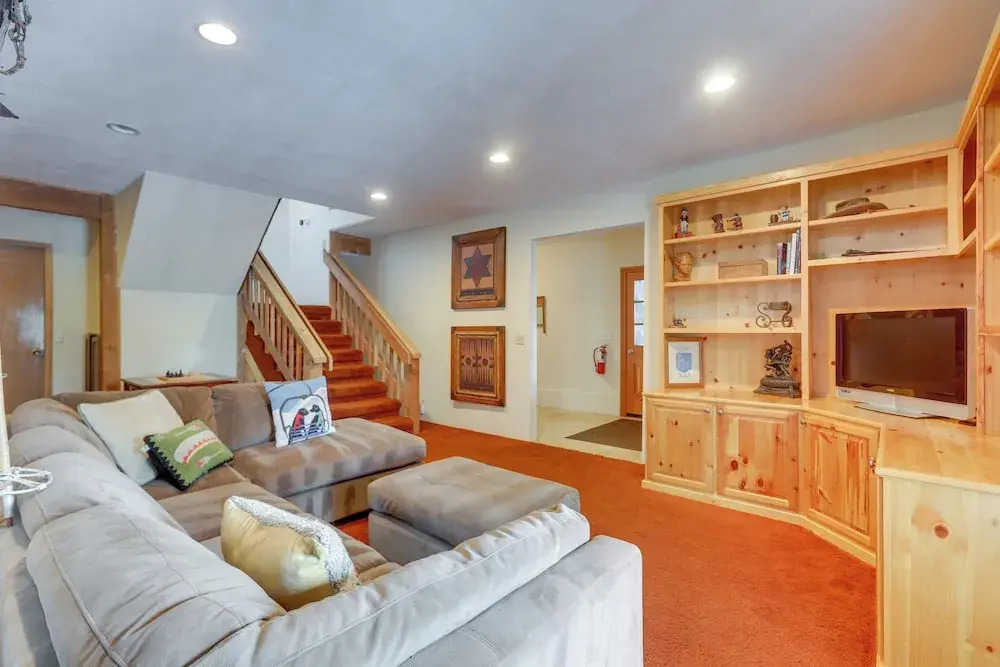 Donner Lake Views: Rustic Truckee Cabin
