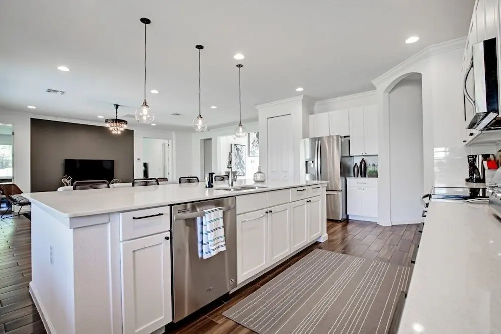 Very Private Surroundings Pool, Game Room & More! 7 Bedroom Home