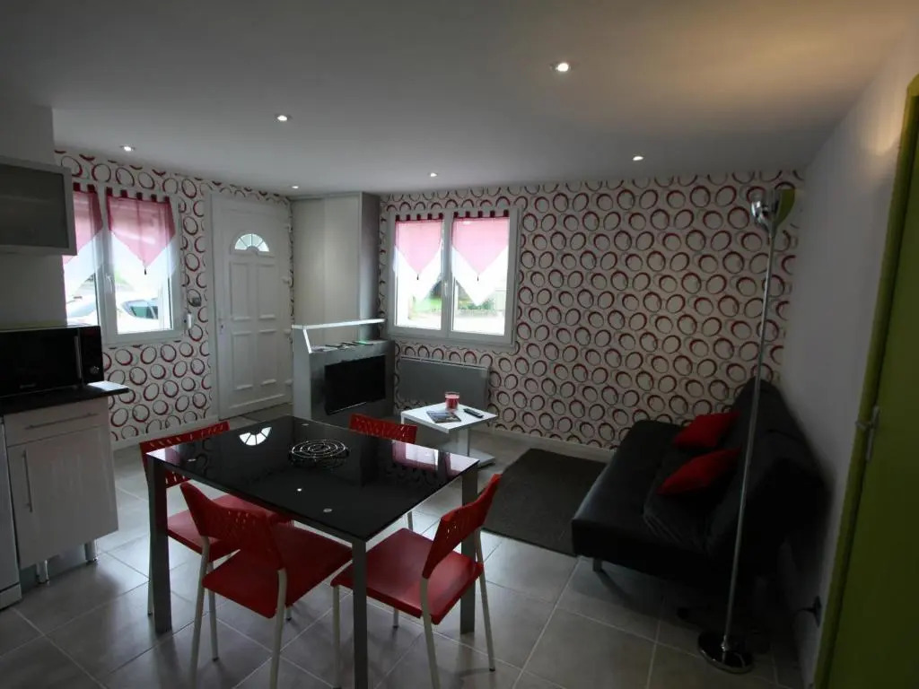 Charmant Gîte Moderne avec Terrasse, Proche Épinal & Nancy, Idéal pour Motards & Randonnées - FR-1-589-262
