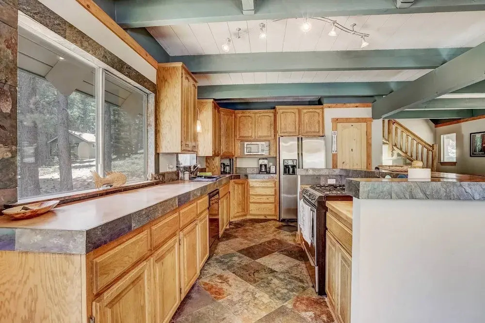 Bear Pause 4BR Large Deck & Balcony