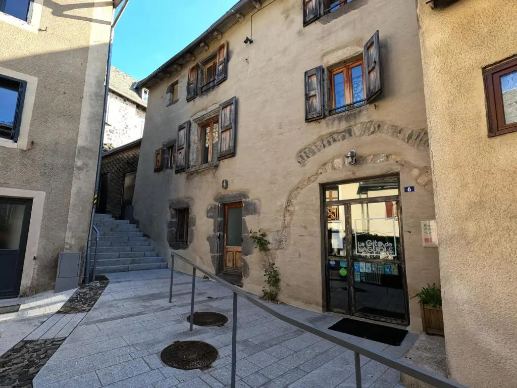 La Maison - Hôtel & Gîte