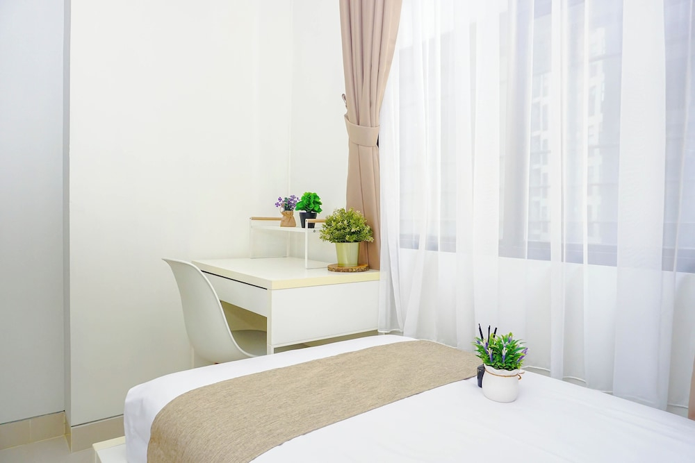 Comfortable And Contemporary 2Br At Apartment Transpark Cibubur