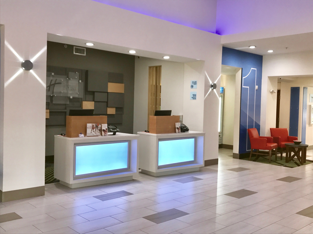 Holiday Inn Express & Suites. by IHG