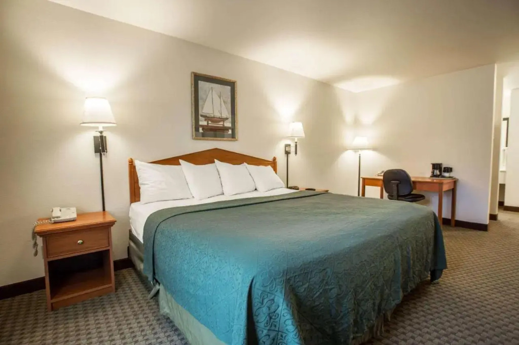 Quality Inn & Suites - 3 Stars