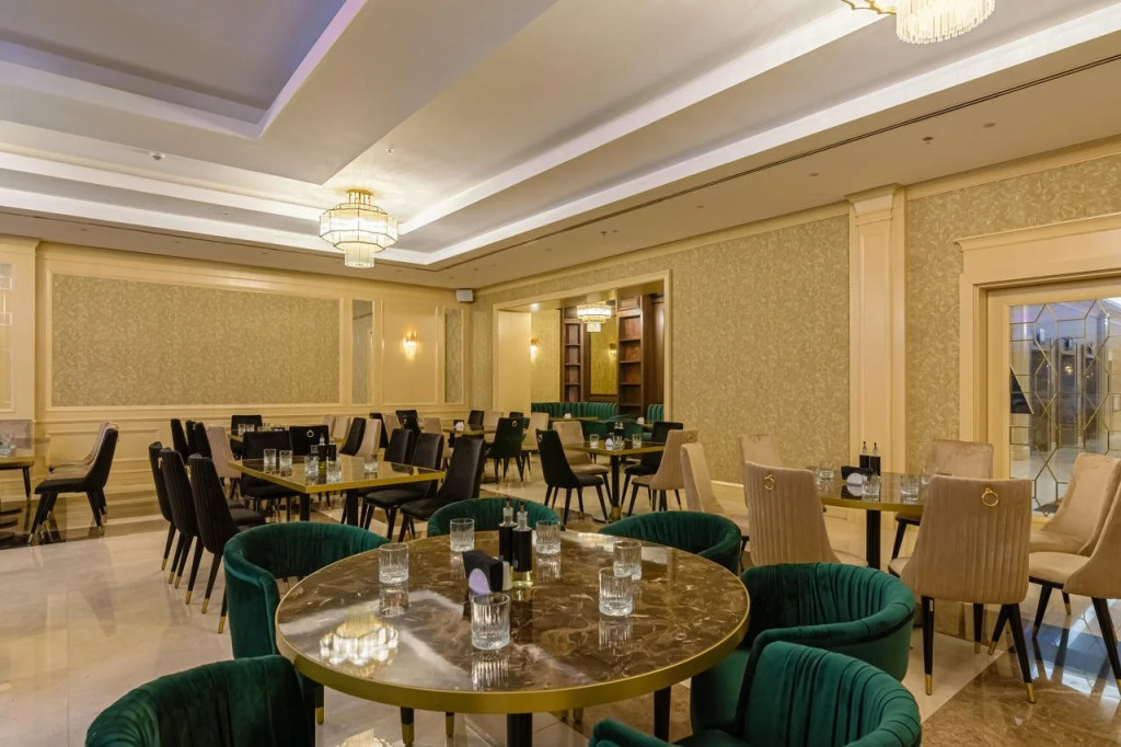 Astoria Grand Hotel