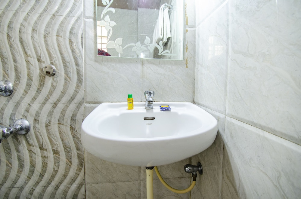 FabExpress Emirates Suites