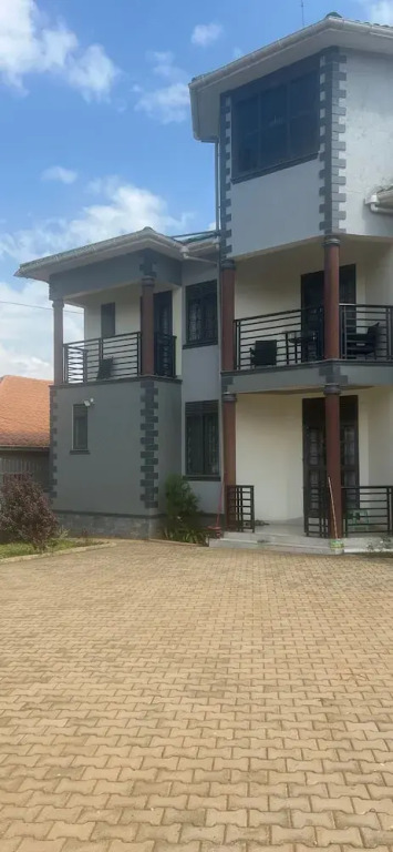 Inviting 9-bed Villa in Kampala