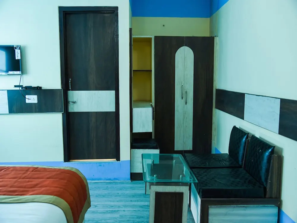 OYO 12850 The Nest