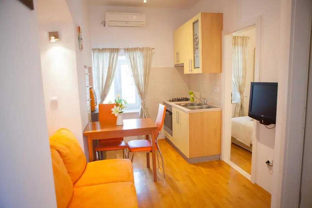Summer Lounge Apartments