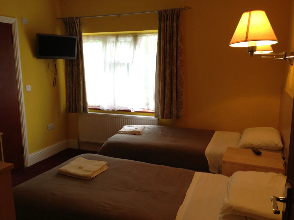 Acton Town Hotel