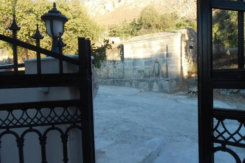 Eirinis Traditional House