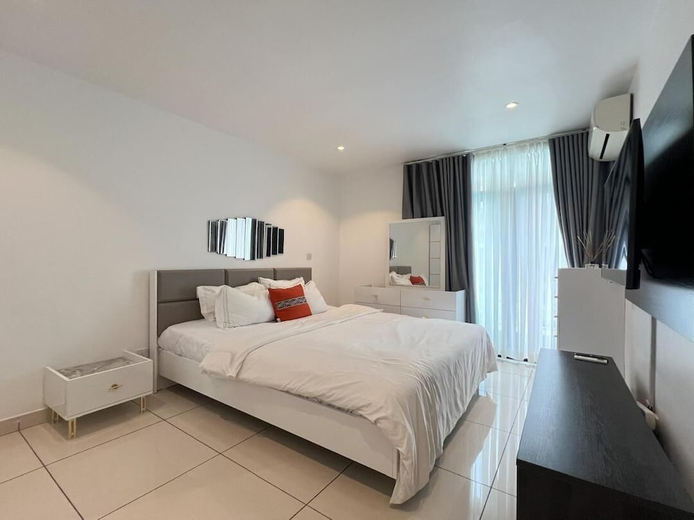 Royal Luxury Apartments at Embassy Gardens