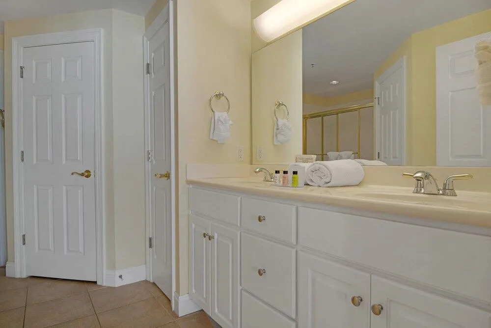 Spectacular Gulf front Condo with Beach and Picnic Area Access - Unit 1406 by RedAwning