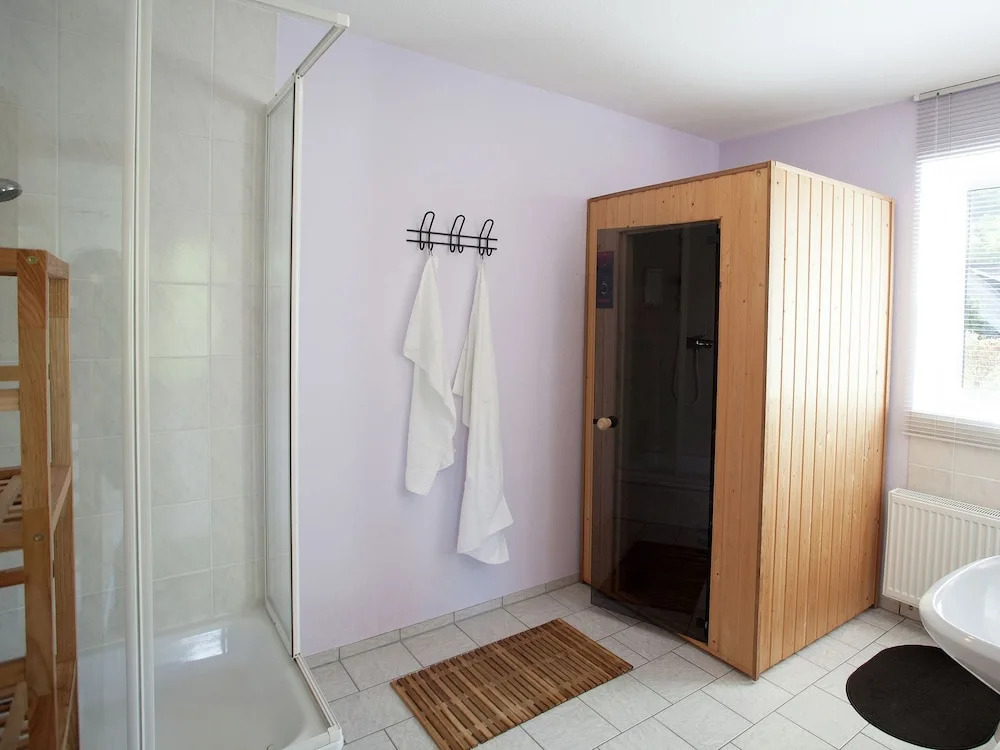 Attractive Holiday Home in Elkeringhausen with Pond