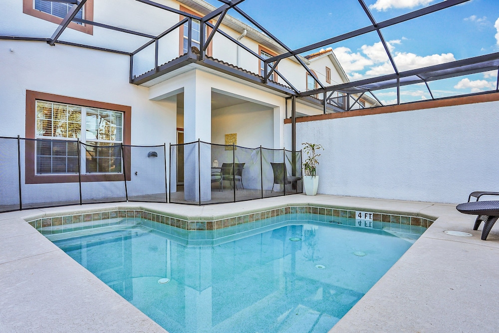 2-story Townhouse Near Disney W/private Heated Pool, Shared Clubhouse, Gym, AC