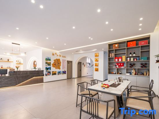Ji River Mountain Residence Homestay
