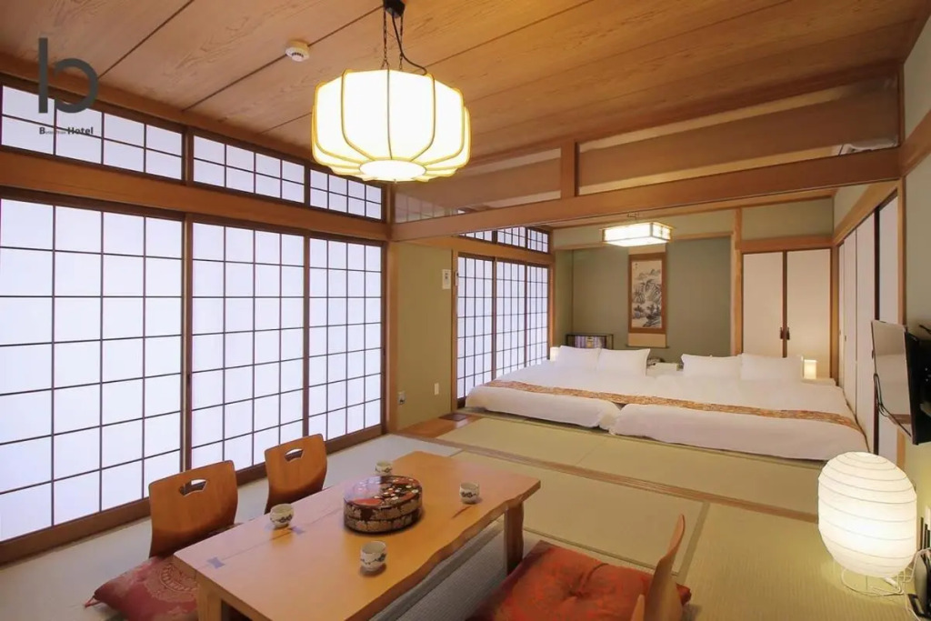3 Bedroom Japanese apartment for 11 people 201