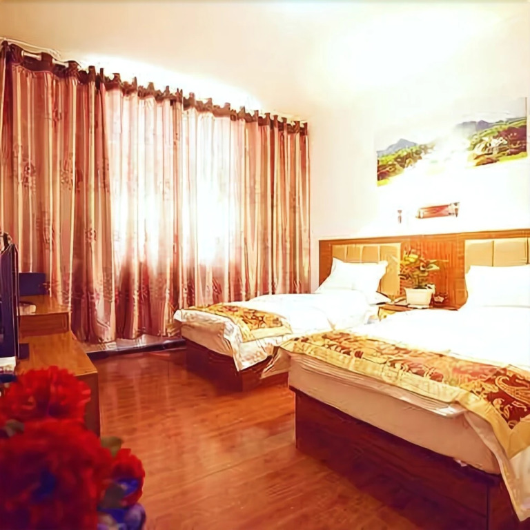 Linglong Yage Holiday Hotel (Lijiang Sanyi International Airport)