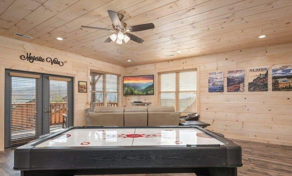 Majestic Vista 3 Bedroom Cabin