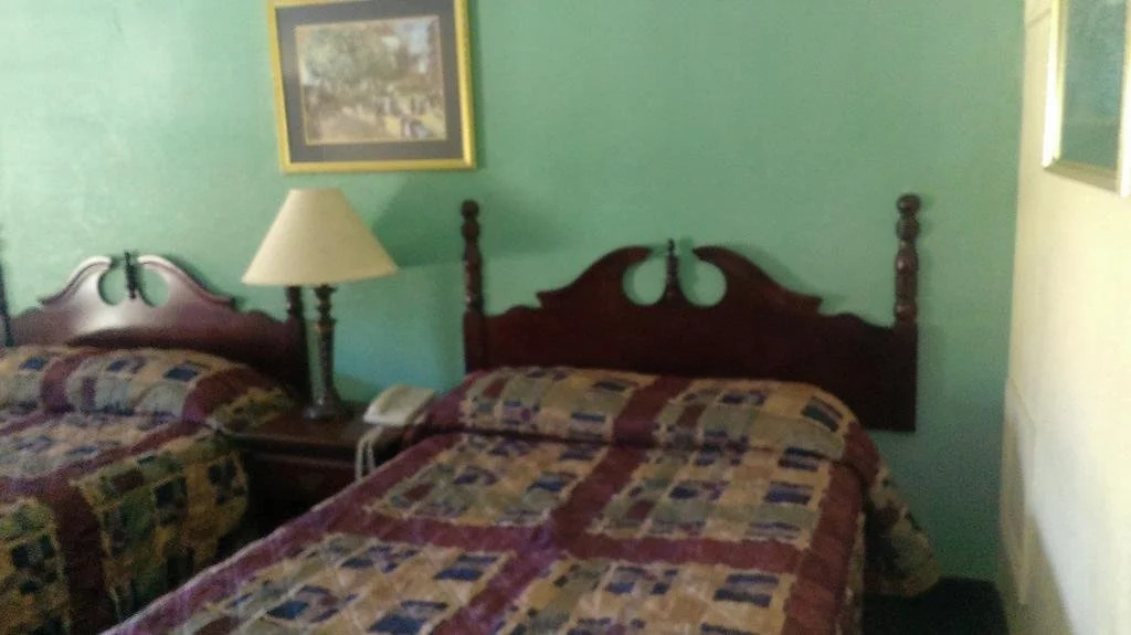 Deluxe Inn